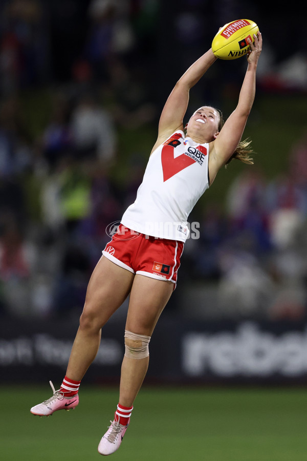 AFLW 2024 Round 05 - Western Bulldogs v Sydney - A-54375167