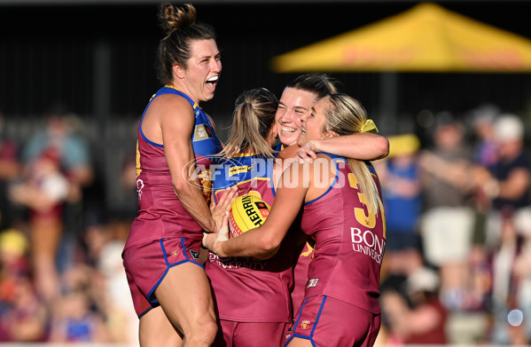 AFLW 2024 Round 05 - Brisbane v Adelaide - A-54470183