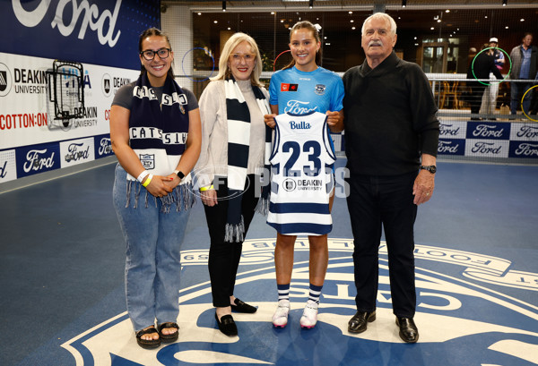 AFLW 2024 Round 06 - Geelong v Fremantle - A-54487917