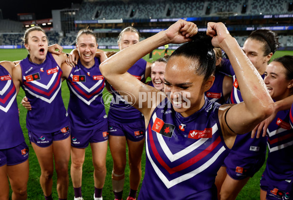 AFLW 2024 Round 06 - Geelong v Fremantle - A-54493903