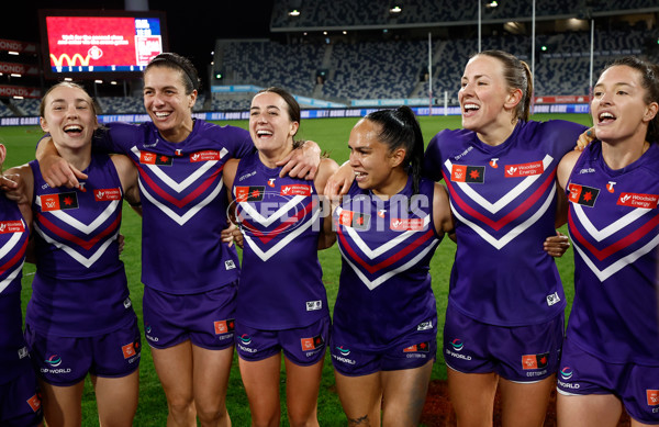 AFLW 2024 Round 06 - Geelong v Fremantle - A-54493905