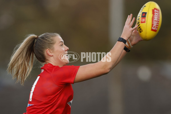 AFLW 2024 Round 06 - Essendon v Sydney - A-54575320