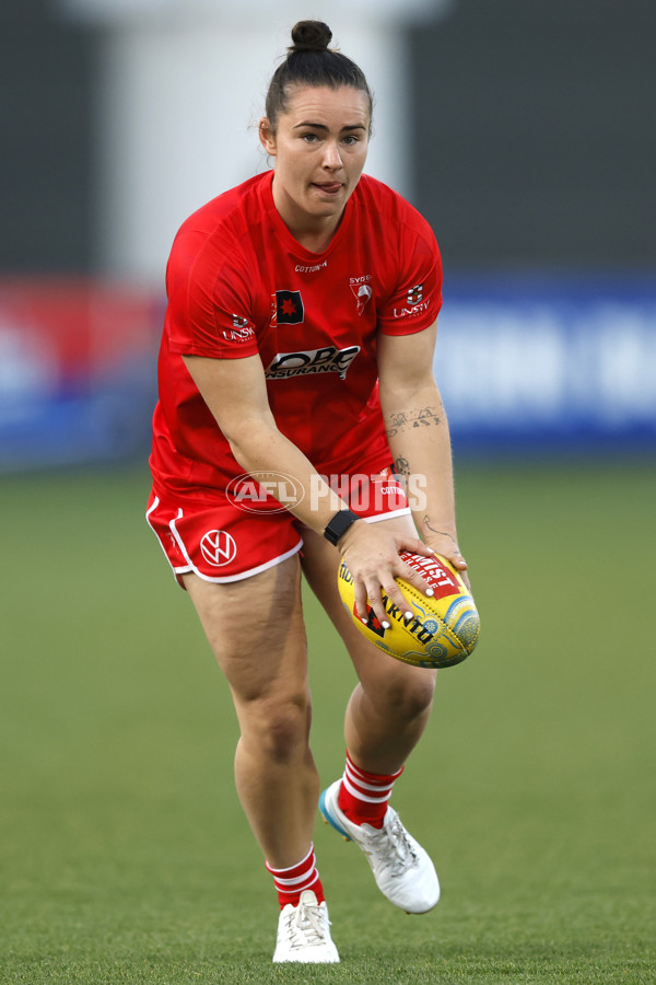 AFLW 2024 Round 06 - Essendon v Sydney - A-54576017