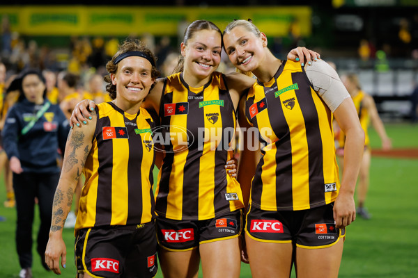 AFLW 2024 Round 06 - Hawthorn v Gold Coast - A-54585726