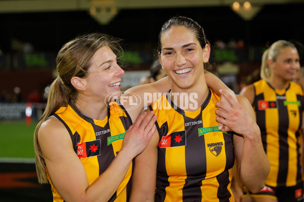 AFLW 2024 Round 06 - Hawthorn v Gold Coast - A-54585727