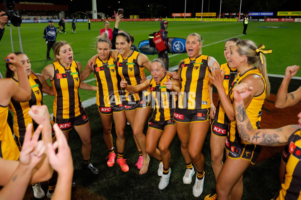 AFLW 2024 Round 06 - Hawthorn v Gold Coast - A-54585728