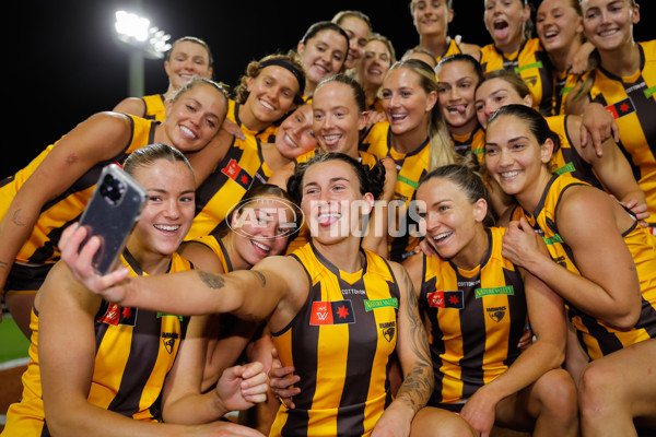 AFLW 2024 Round 06 - Hawthorn v Gold Coast - A-54585730