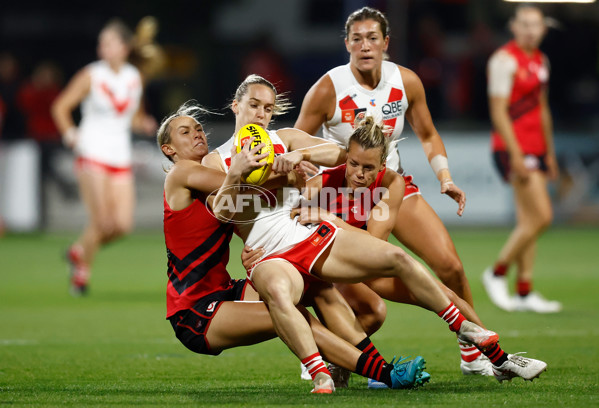 AFLW 2024 Round 06 - Essendon v Sydney - A-54585752