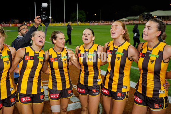 AFLW 2024 Round 06 - Hawthorn v Gold Coast - A-54590407