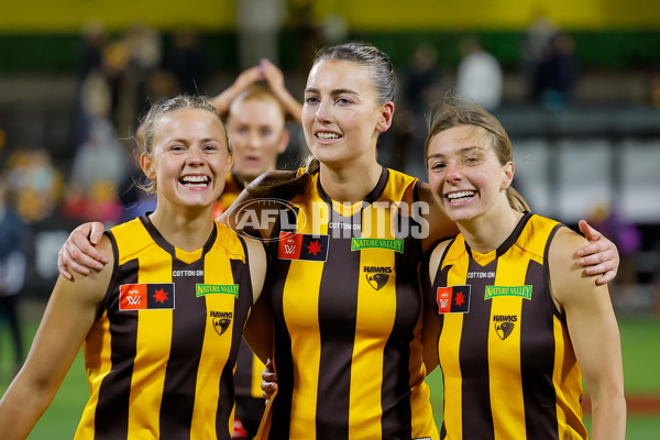 AFLW 2024 Round 06 - Hawthorn v Gold Coast - A-54590412