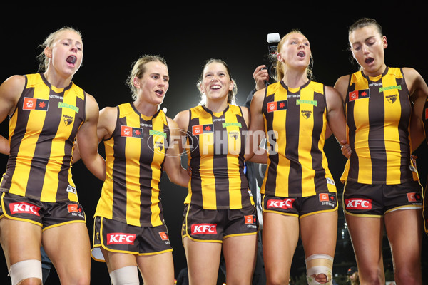 AFLW 2024 Round 06 - Hawthorn v Gold Coast - A-54590449