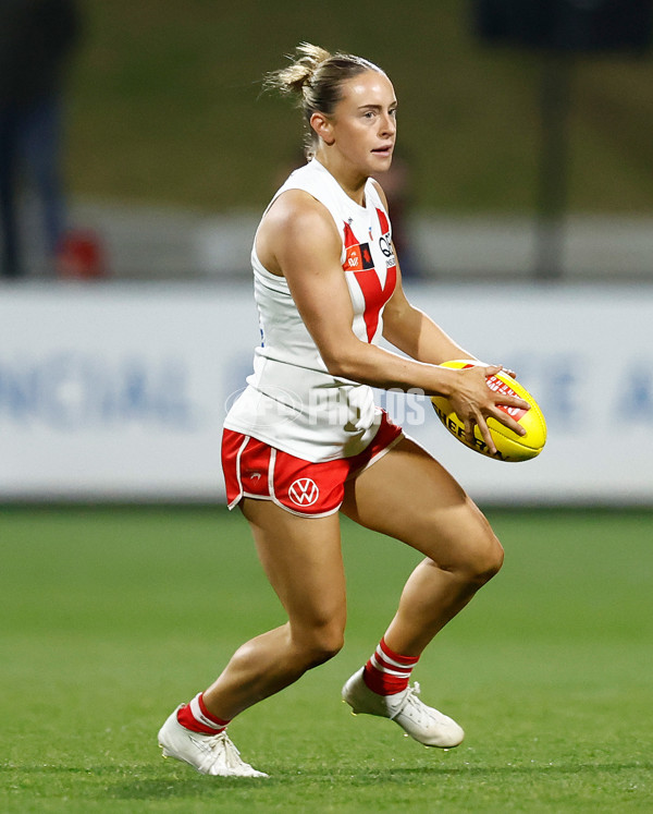AFLW 2024 Round 06 - Essendon v Sydney - A-54590450