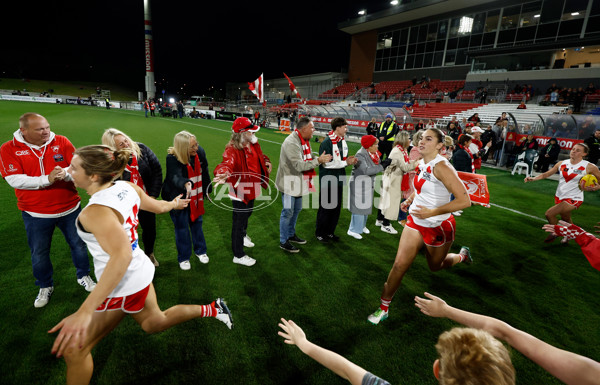 AFLW 2024 Round 06 - Essendon v Sydney - A-54590495