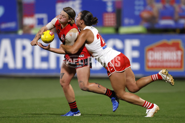 AFLW 2024 Round 06 - Essendon v Sydney - A-54593695