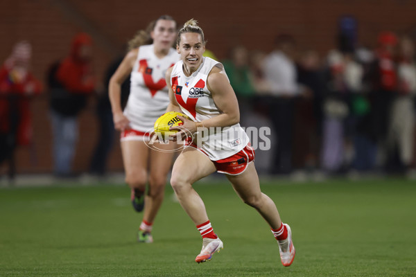 AFLW 2024 Round 06 - Essendon v Sydney - A-54593731