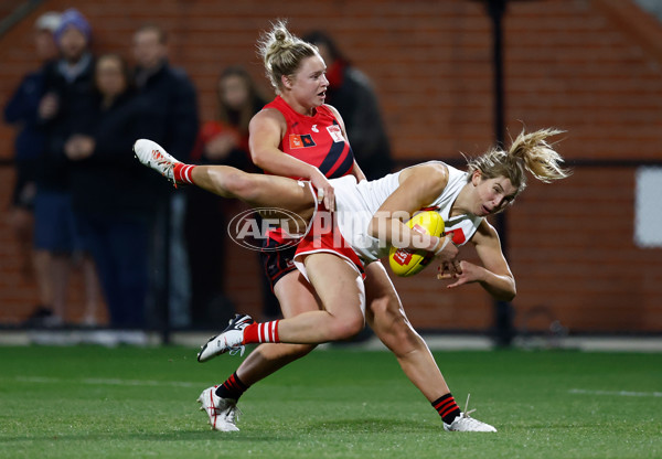 AFLW 2024 Round 06 - Essendon v Sydney - A-54597094