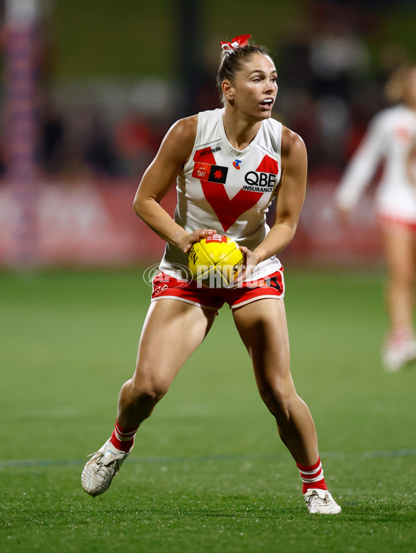 AFLW 2024 Round 06 - Essendon v Sydney - A-54601381