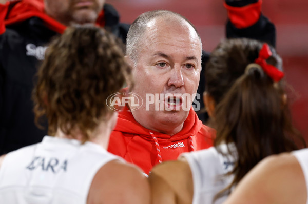 AFLW 2024 Round 06 - Essendon v Sydney - A-54610518