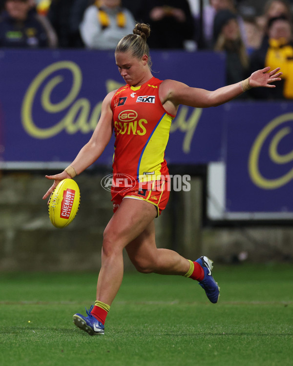 AFLW 2024 Round 06 - Hawthorn v Gold Coast - A-54610590