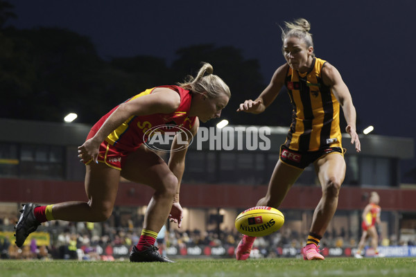 AFLW 2024 Round 06 - Hawthorn v Gold Coast - A-54616633