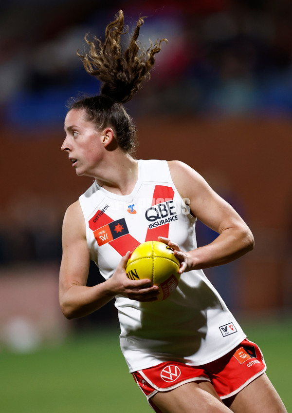 AFLW 2024 Round 06 - Essendon v Sydney - A-54629212