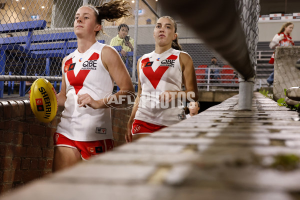 AFLW 2024 Round 06 - Essendon v Sydney - A-54629351