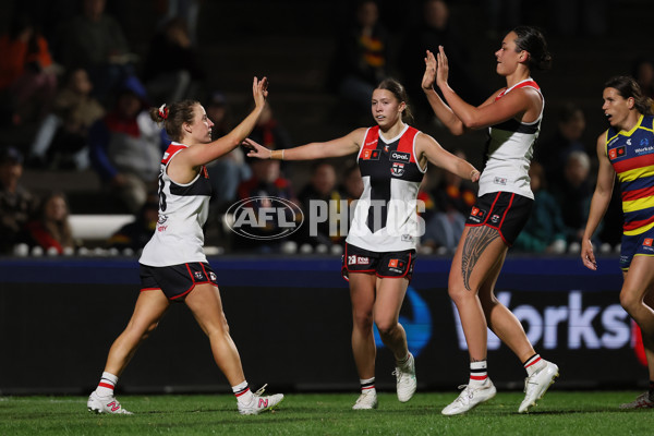 AFLW 2024 Round 06 - Adelaide v St Kilda - A-55083164