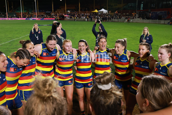 AFLW 2024 Round 06 - Adelaide v St Kilda - A-55085234