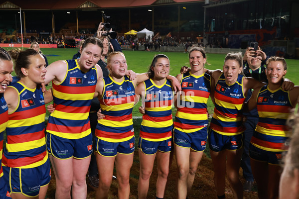 AFLW 2024 Round 06 - Adelaide v St Kilda - A-55085235