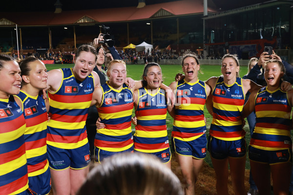 AFLW 2024 Round 06 - Adelaide v St Kilda - A-55085237