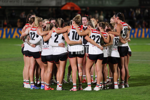 AFLW 2024 Round 06 - Adelaide v St Kilda - A-55085238