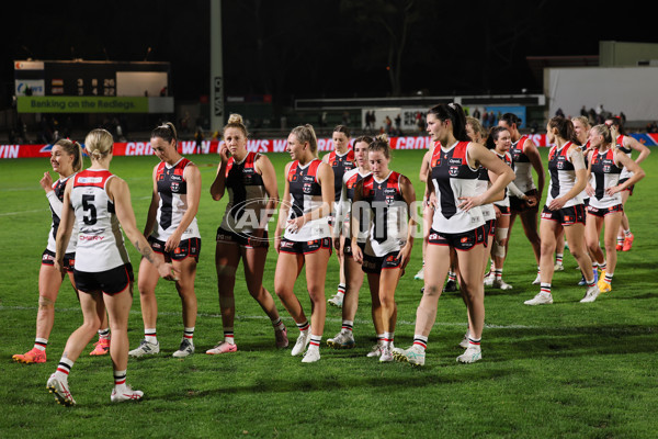 AFLW 2024 Round 06 - Adelaide v St Kilda - A-55085239