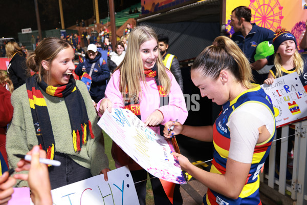 AFLW 2024 Round 06 - Adelaide v St Kilda - A-55085253