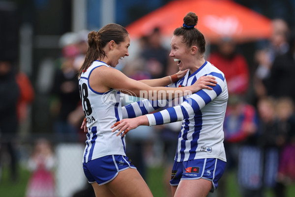 AFLW 2024 Round 06 - North Melbourne v Western Bulldogs - A-55095089