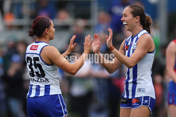 AFLW 2024 Round 06 - North Melbourne v Western Bulldogs - A-55095090