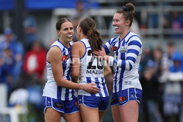 AFLW 2024 Round 06 - North Melbourne v Western Bulldogs - A-55095093