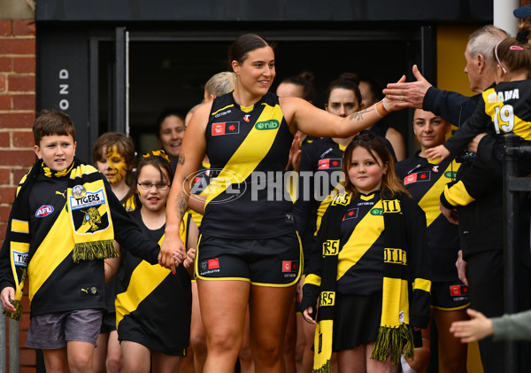 AFLW 2024 Round 06 - Richmond v Collingwood - A-55096133