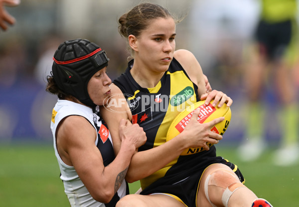 AFLW 2024 Round 06 - Richmond v Collingwood - A-55096183