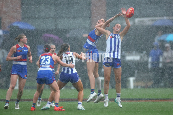 AFLW 2024 Round 06 - North Melbourne v Western Bulldogs - A-55098342