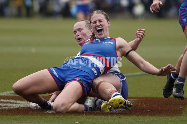 AFLW 2024 Round 06 - North Melbourne v Western Bulldogs - A-55098416