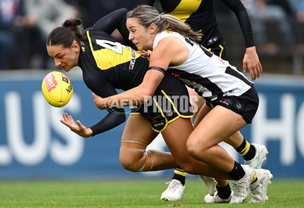 AFLW 2024 Round 06 - Richmond v Collingwood - A-55099936