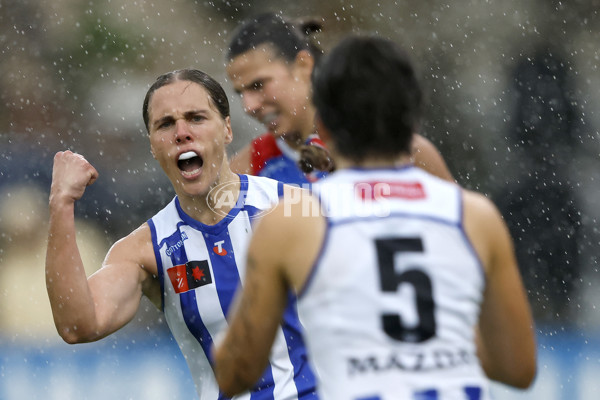 AFLW 2024 Round 06 - North Melbourne v Western Bulldogs - A-55101278