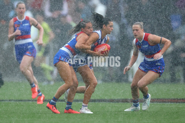 AFLW 2024 Round 06 - North Melbourne v Western Bulldogs - A-55104032