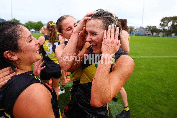 AFLW 2024 Round 06 - Richmond v Collingwood - A-55104071