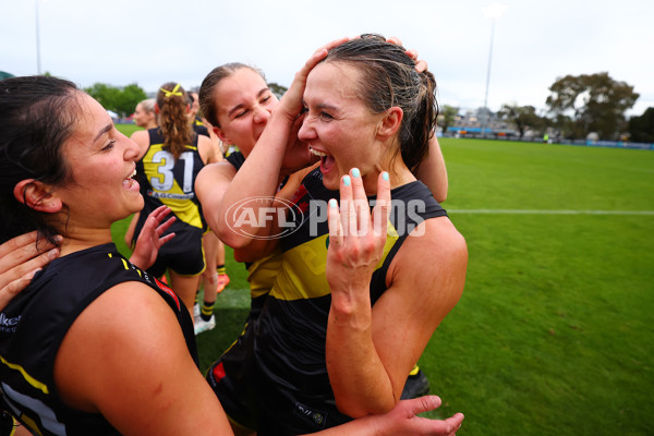 AFLW 2024 Round 06 - Richmond v Collingwood - A-55105919