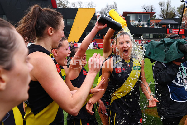 AFLW 2024 Round 06 - Richmond v Collingwood - A-55105923