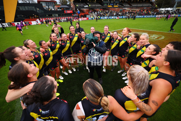 AFLW 2024 Round 06 - Richmond v Collingwood - A-55105930