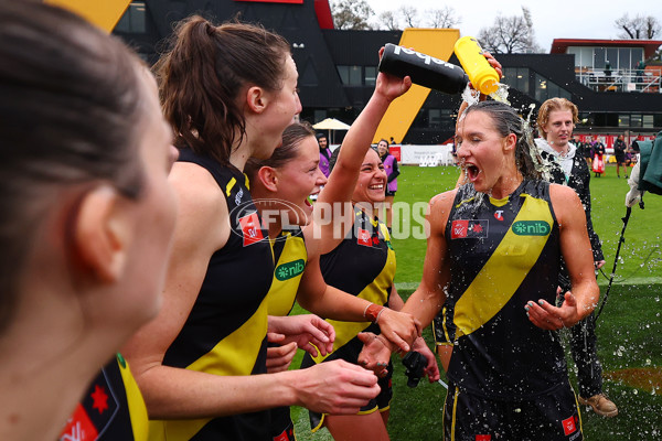 AFLW 2024 Round 06 - Richmond v Collingwood - A-55114507