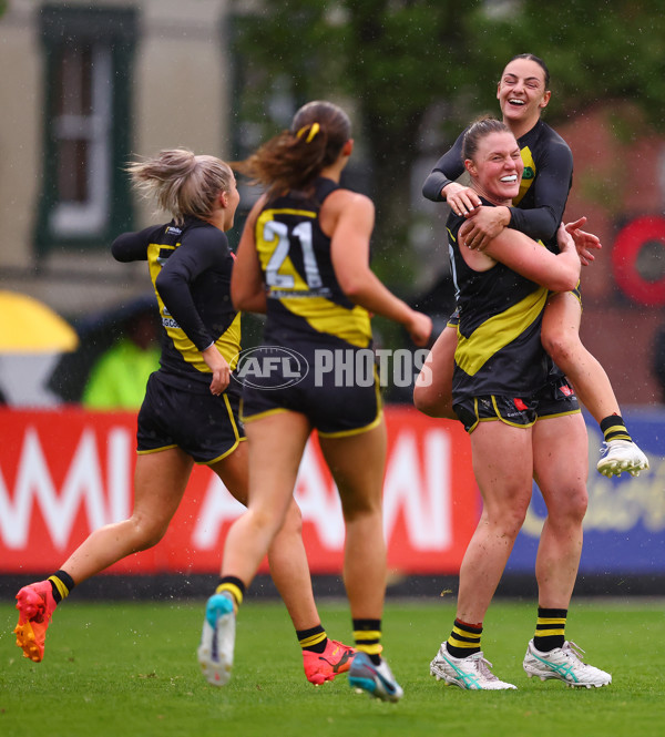 AFLW 2024 Round 06 - Richmond v Collingwood - A-55114720