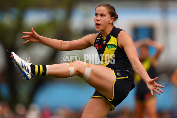AFLW 2024 Round 06 - Richmond v Collingwood - A-55114737